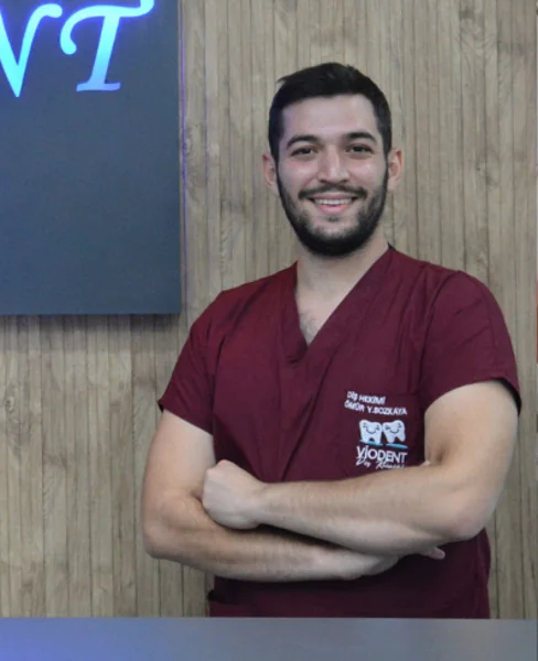 Dentist Ömür Yavuzalp Bozkaya at Viodent
